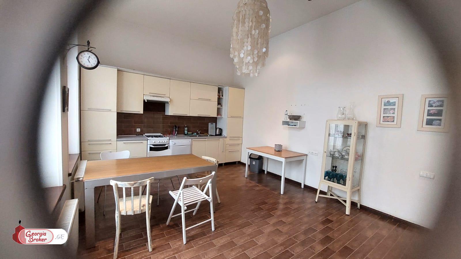 продается дом с новым ремонтом 9-комнат